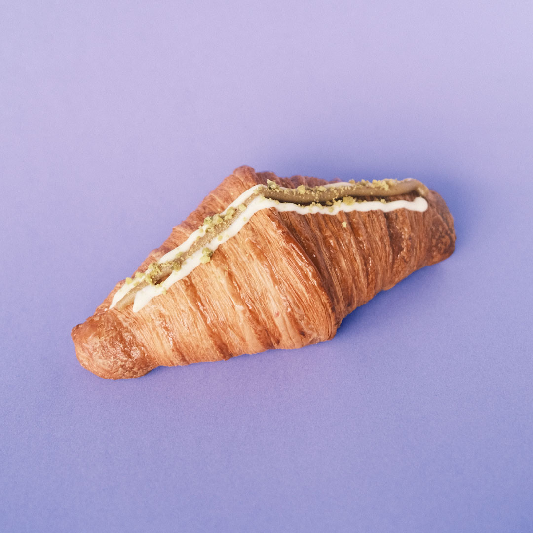 Croissant chocolate blanco y pistacho