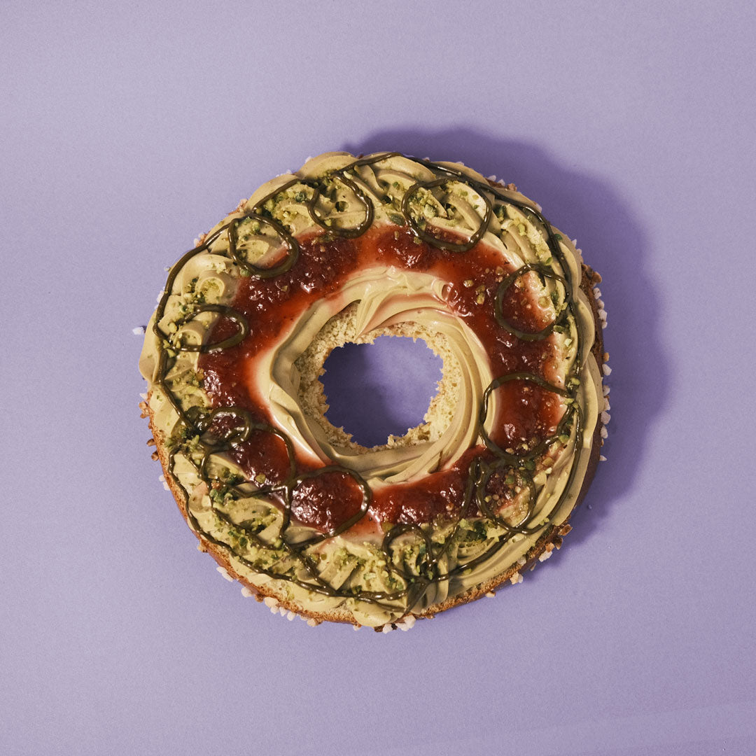 Roscón de Reyes de pistacho, chocolate blanco y fresa