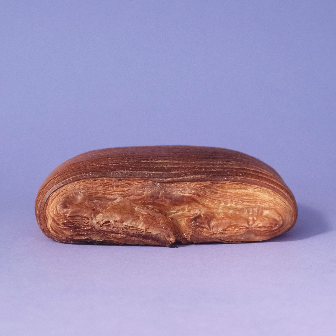 Pain suisse crema pastelera y chispas de chocolate