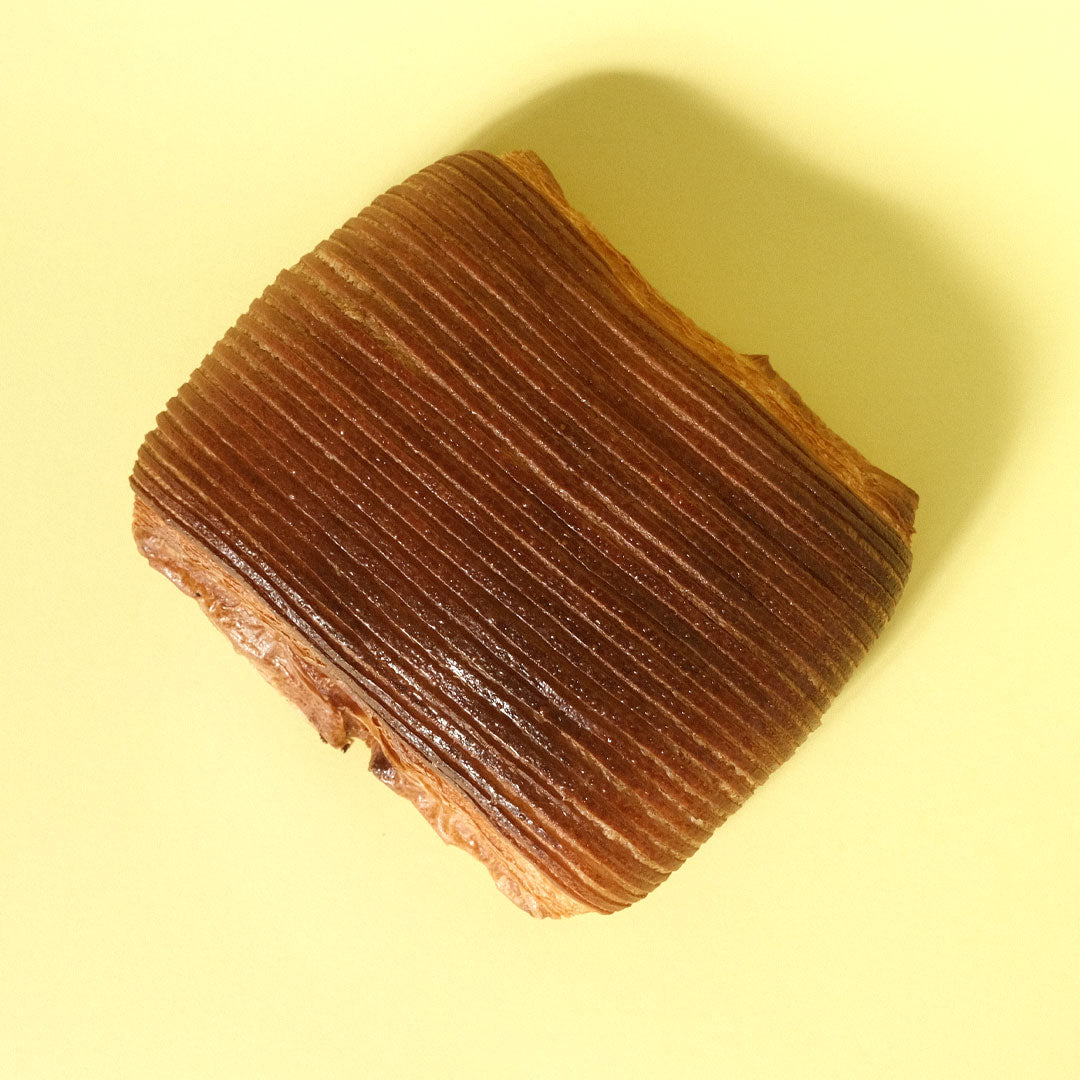 Pain suisse crema pastelera y chispas de chocolate